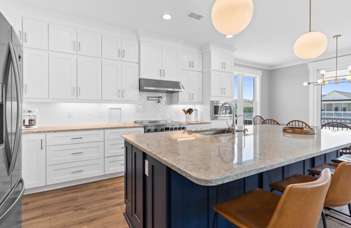 Sunset Beach Casa | "Undoer of Knots" Private Pool, New Golf Cart! Elevator, Screened Porch, Charging Station!