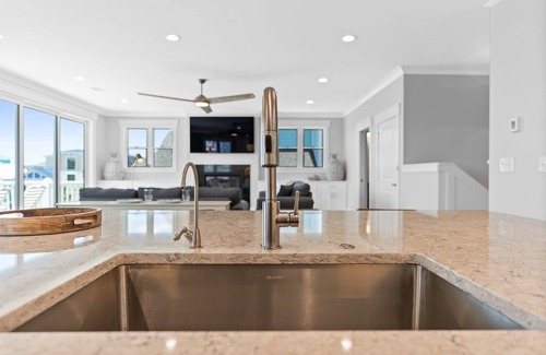 Sunset Beach Casa | "Undoer of Knots" Private Pool, New Golf Cart! Elevator, Screened Porch, Charging Station!
