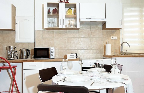 Provins Casa | Une belle maison donnant sur une cour privative au pied de l’église Saint Ayoul!