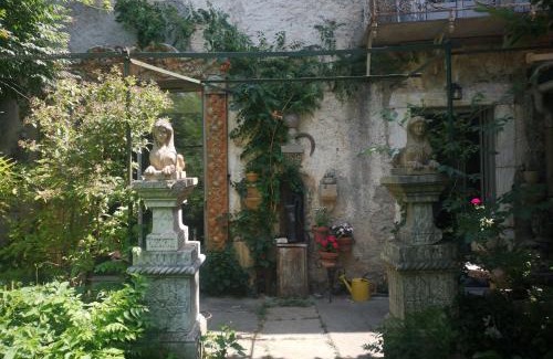 Saint-Pons-de-Thomieres Casa | Une chambre au jardin