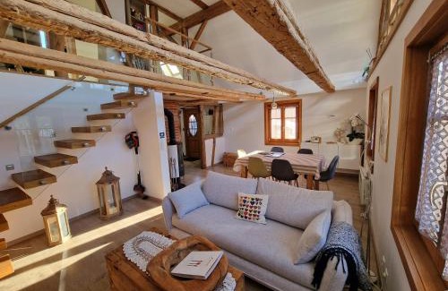 Kesseldorf Chalet De Esquí | Une Maison à Colombages - Cosy, Lumineuse et Sauna