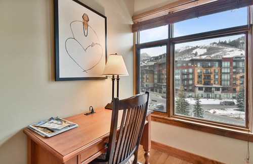 Park City Condominio | Sundial Studio in the heart of Canyons Village, outdoor pool/hot tubs, near hiking/biking C415A