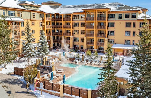Park City Condominio | Sundial Studio in the heart of Canyons Village, outdoor pool/hot tubs, near hiking/biking C415A