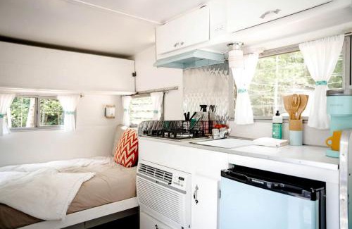 Franklin Casa | Unforgettable Glamping Caravan Rental in North Carolina for Intimate Weekends Away in Franklin