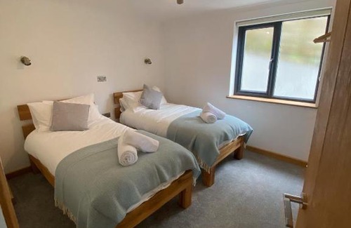 Penycwm Apartamento | Unforgettable sea views, Hot tub, Modern property