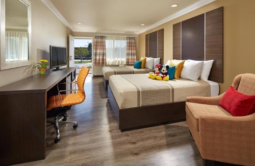 Anaheim Resort Hotel | Unforgettable Stay w/ Outdoor Pool, Near Attractions, Steps to Disney!