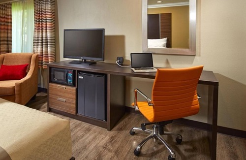 Anaheim Resort Hotel | Unforgettable Stay w/ Outdoor Pool, Near Attractions, Steps to Disney!