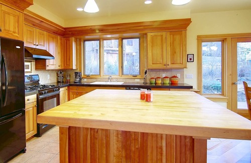 Steamboat Springs Casa | Unforgettable Views-Private Shuttle-Walk 2 Town/Trails+Big Garage-Deck-Fenced Patio-Grill-W/D-DogsOK