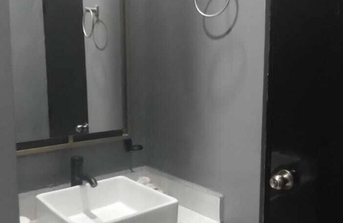 Centro de Monterrey Casa | Unidades Privadas con AC-TV-WiFi y Estacionamiento en Centro de MTY