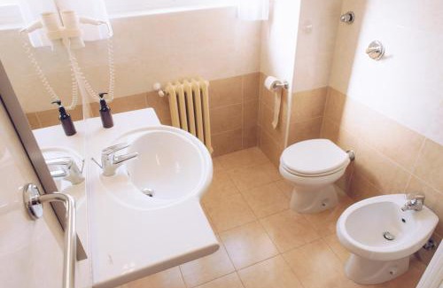 Pavia Hostal | UniHo Hostel