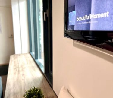 Lahti Apartamento | Uniikki keskustahuoneisto pihaterassilla, bm Garden Apartments no2, free parking