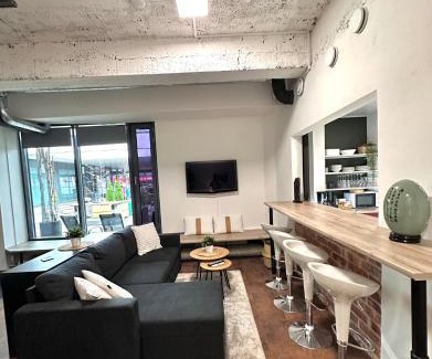 Lahti Apartamento | Uniikki keskustahuoneisto pihaterassilla, bm Garden Apartments no2, free parking