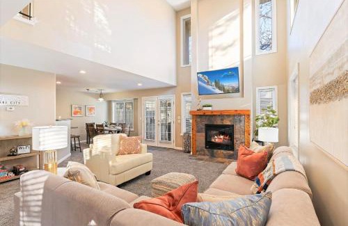 Midvale Casa | Union Crossroads in Salt Lake with Hot Tub and Park