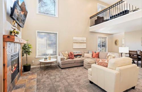 Midvale Casa | Union Crossroads in Salt Lake with Hot Tub and Park