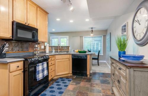 Midvale Casa | Union Gateway in Prime Salt Lake Location with Hot Tub