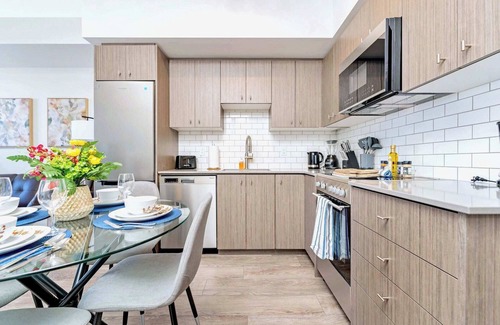 Kitchener Condominio | Union Towers Condo with City Views and Patio