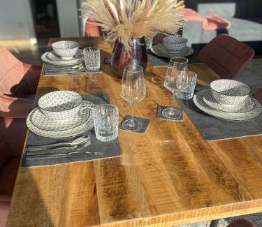 Prien am Chiemsee Apartamento | UNiQE I 95qm I Bergblick I Garten I BBQ I seenah