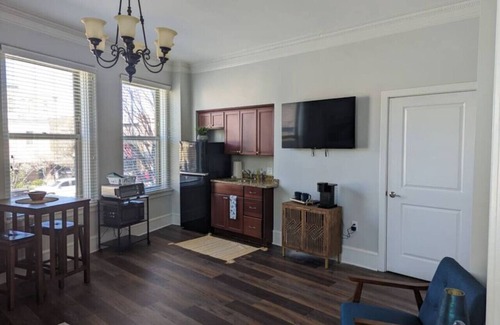 Champaign Apartamento | Unique 1 BR/1BA Stay in Downtown - 204