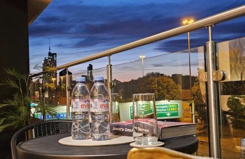 Leeds Apartamento | Unique 2-Bed, 2-Bath Apartment with Private Terrace, Near Leeds Bus Station & City Centre