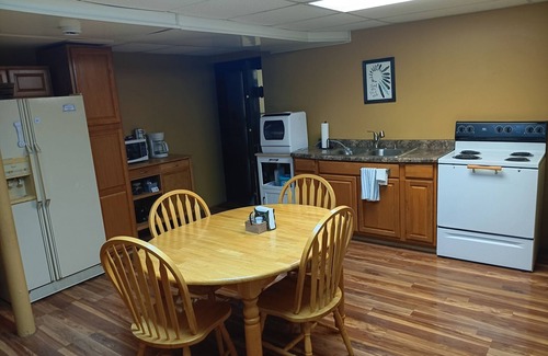 Sidney Apartamento | Unique 2 Bedroom Suite right on the Town Square