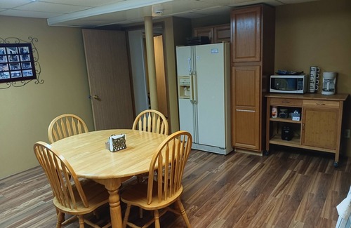 Sidney Apartamento | Unique 2 Bedroom Suite right on the Town Square