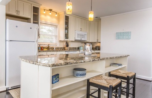 Deltaville Cabaña | Unique 2-bedroom waterfront cottage