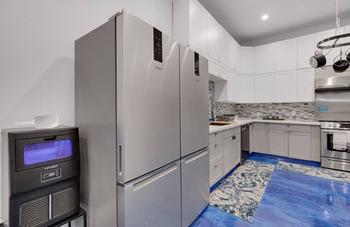 Lantana Apartamento | Unique 2 bedroom with fun outdoor area and hot tub