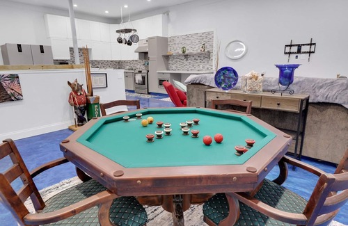 Lantana Apartamento | Unique 2 bedroom with fun outdoor area and hot tub