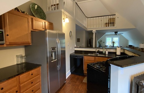 Columbia Apartamento | Apartamento exclusivo de 2 dormitorios con acabados actualizados, a pocos pasos del campus / centro de la ciudad