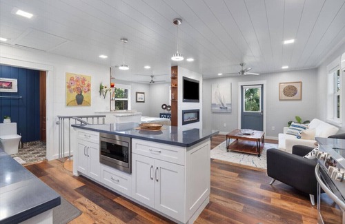 Palm Beach Country Estates Apartamento | Unique 2-Level Home Pool, Lanai & RV Parking