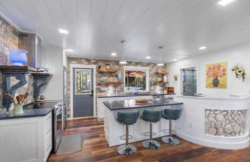 Palm Beach Country Estates Apartamento | Unique 2-Level Home Pool, Lanai & RV Parking
