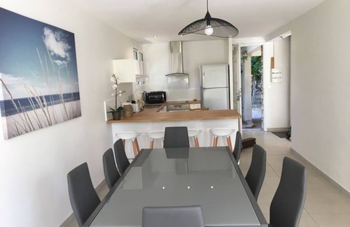 Frontignan Villa | Villa ÚNICA de 4 * 200m2 con acceso directo al mar a través de un jardín de 1000m2
