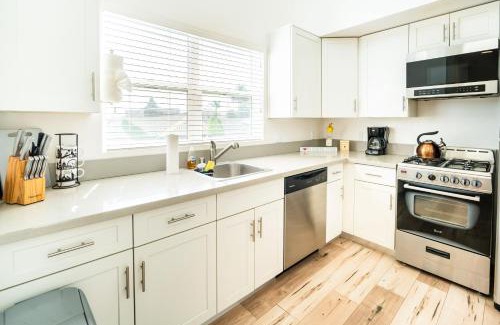 Wilshire Apartamento | Unique 3-Level Loft with One bedroom & Two Full Bathroom
