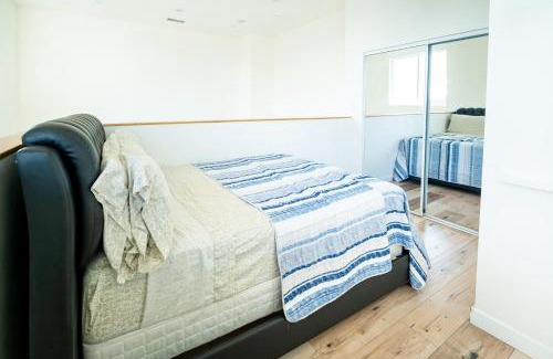 Wilshire Apartamento | Unique 3-Level Loft with One bedroom & Two Full Bathroom