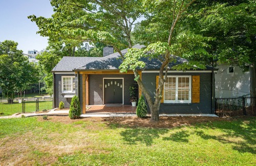 Crestline Heights Casa | Unique 3BR/3B Magic City Home