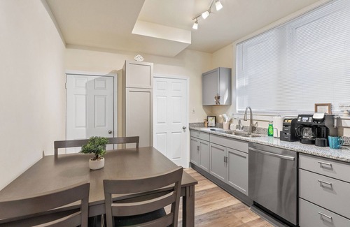 Wilmington Casa | Unique 5-bedroom private house in Wilmington perfect for long term stays