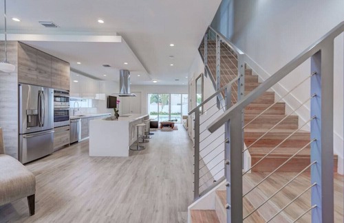 Coral Way Villa | Unique 8 bedroom townhouse Pools