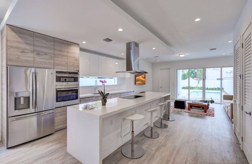 Coral Way Villa | Unique 8 bedroom townhouse Pools