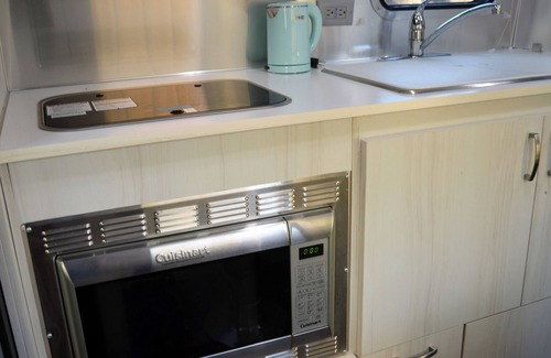 Concord Casa | Unique Airstream stay w/ hot tub, 1 bd/1ba, WiFi, AC in lovely Concord CA