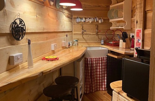 Holworth Cabina | Unique and Bespoke Stunning Thatched Dorset Shepherds Huts with Private Hot Tub