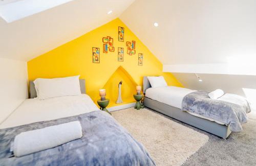 Roath Casa | Unique and Bright 6 Bedrooms Home Retreat - Fast WiFi - Close to Amenities