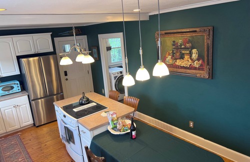 Sans Souci Casa | Quirky 2/1 Quick Access to SRT, 5 min to DT, 10 min to TR, clawfoot tub