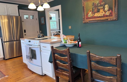 Sans Souci Casa | Quirky 2/1 Quick Access to SRT, 5 min to DT, 10 min to TR, clawfoot tub