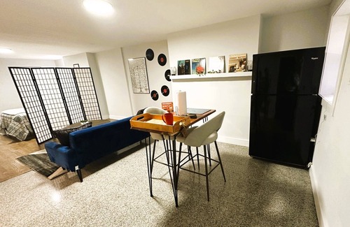 Communipaw Apartamento | Unique and stylish recently renovated studio apartment 20 mins away from NYC