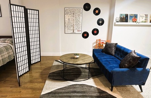 Communipaw Apartamento | Unique and stylish recently renovated studio apartment 20 mins away from NYC