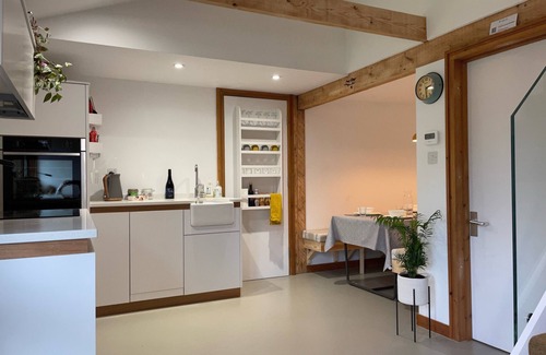 Merston Cabina | Unique, Annexe sleeps 4 with Large Gardens & Tennis Court!