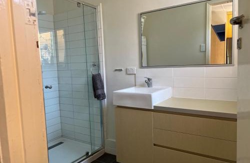 Surrey Hills Casa | Unique appt 2 Bdrm, Ground level, pets ok
