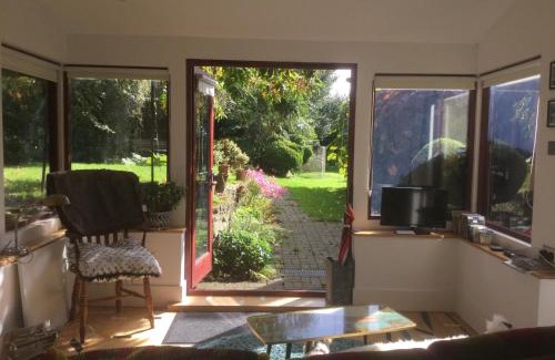 Pewsey Apartamento | Unique Artists studio with a private garden.