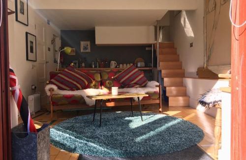 Pewsey Apartamento | Unique Artists studio with a private garden.