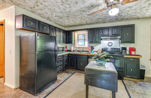 Robbinsville Cabina | Fontana Cottage w / terraza amueblada y vistas Smoky Mtn